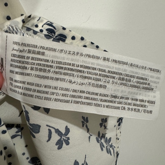 Abercrombie & Fitch Blue and White Floral Top with Tie Size M - Picture 2 of 4